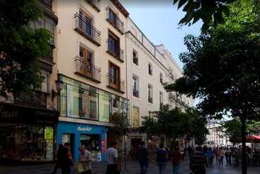 هتل Mirador Puerta Del Sol