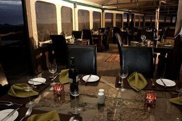 هتل Moon Mountain Lodge