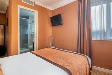هتل Hôtel 85 Saint Honore