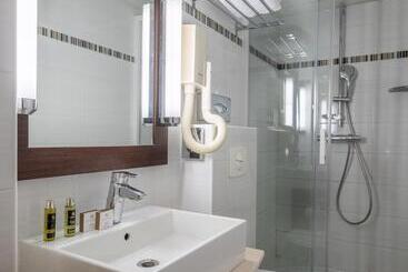 هتل Hôtel 85 Saint Honore