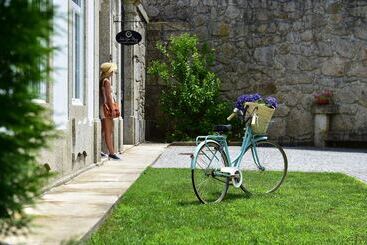 هتل Solar Egas Moniz Charming House & Local Experiences