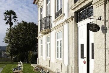 هتل Solar Egas Moniz Charming House & Local Experiences
