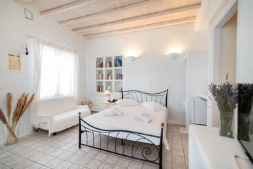 Vincenzo Family Rooms - Tinos