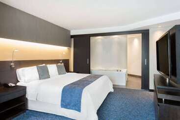 هتل Wyndham Guayaquil, Puerto Santa Ana