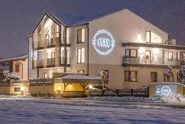 Max Mountain Apartments