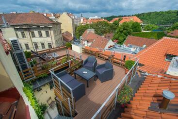 Agnes   Apartments