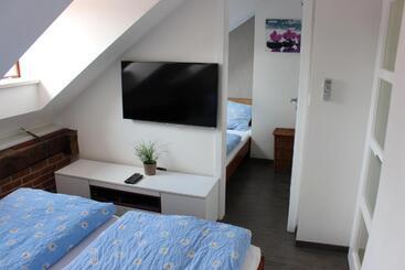 Agnes   Apartments