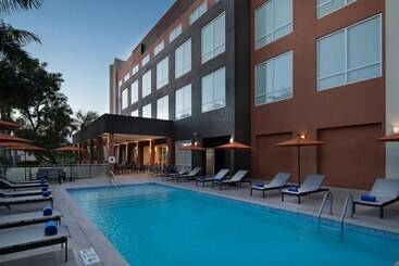 هتل Four Points By Sheraton