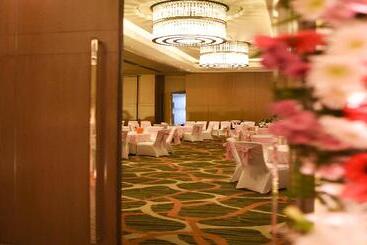 هتل Holiday Inn New Delhi International Airport, An Ihg