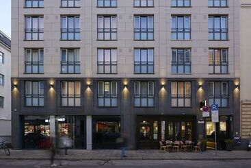 هتل Lo Schwabing