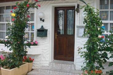 هتل Restaurant Maison Blanche