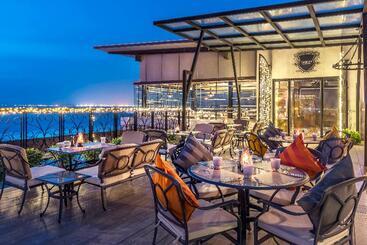 Pattaya Modus Beachfront Resort