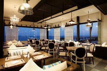 Pattaya Modus Beachfront Resort