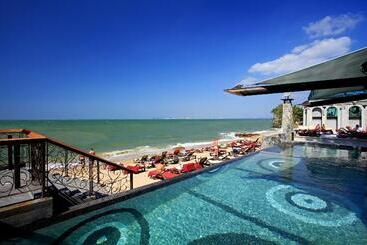 Pattaya Modus Beachfront Resort