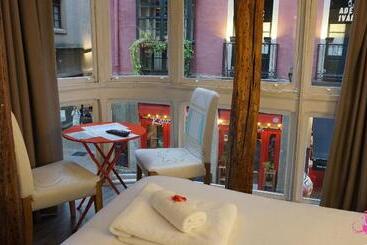 Pension Aliciazzz Bed And Breakfast Bilbao