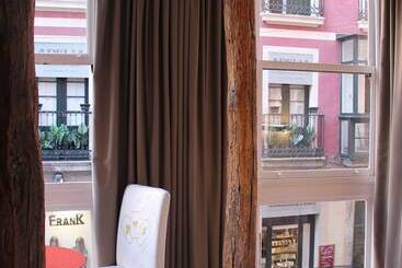 Pension Aliciazzz Bed And Breakfast Bilbao