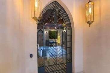 مسافرخانه Boutique Puerta Real