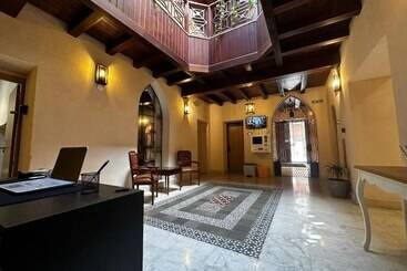 مسافرخانه Boutique Puerta Real