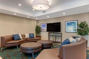 هتل Candlewood Suites Reading, An Ihg