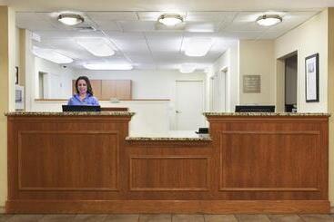 هتل Candlewood Suites Reading, An Ihg