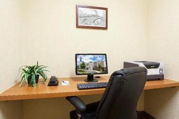 هتل Candlewood Suites Reading, An Ihg