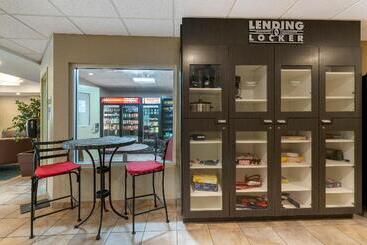 هتل Candlewood Suites Reading, An Ihg
