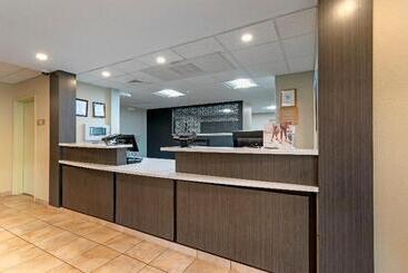هتل Candlewood Suites Reading, An Ihg