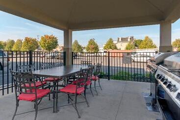 هتل Candlewood Suites Reading, An Ihg
