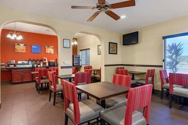 هتل Comfort Inn Kissimmee-Lake Buena Vista South