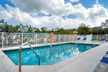 هتل Comfort Inn Kissimmee-Lake Buena Vista South