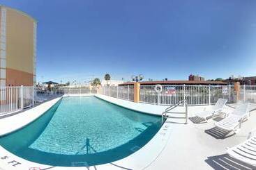 هتل Comfort Inn Kissimmee-Lake Buena Vista South