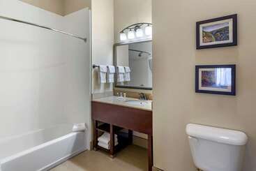 هتل Comfort Inn & Suites