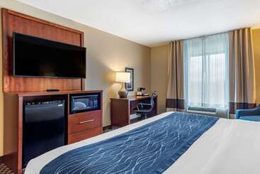 هتل Comfort Inn & Suites
