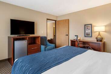 هتل Comfort Inn & Suites