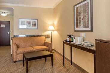 هتل Comfort Suites Lawton Near Fort Sill