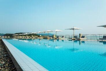 Como Point Yamu, Phuket  Sha Extra Plus - Surin Beach