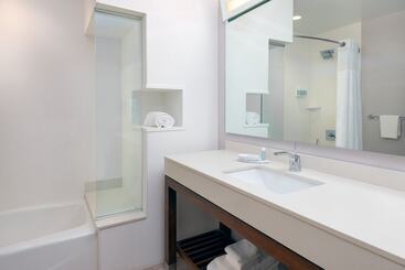 هتل Courtyard By Marriott Buffalo Downtown/canalside