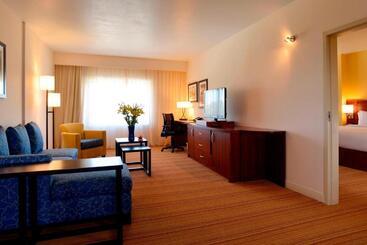 هتل Courtyard Toluca Tollocan