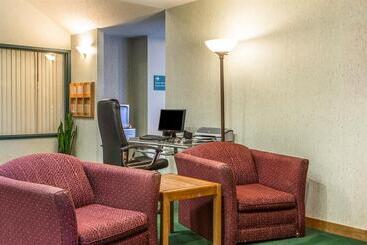 هتل Econo Lodge Wausau   Rothschild