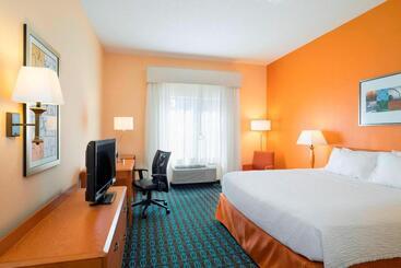 هتل Fairfield Inn & Suites By Marriott State College