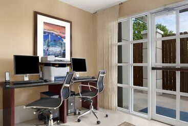 هتل Hawthorn Extended Stay By Wyndham College Station
