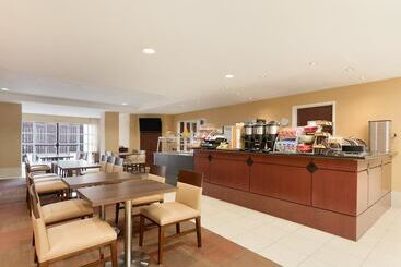 هتل Hawthorn Extended Stay By Wyndham College Station