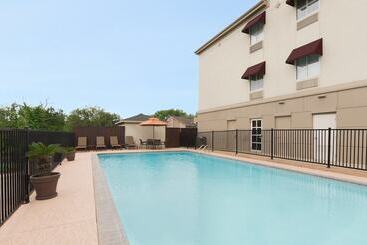 هتل Hawthorn Extended Stay By Wyndham College Station