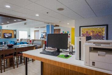 Holiday Inn Express Hotel & Suites Reading, An Ihg