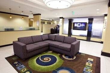 هتل Holiday Inn Express And Suites Detroit North Troy, An Ihg