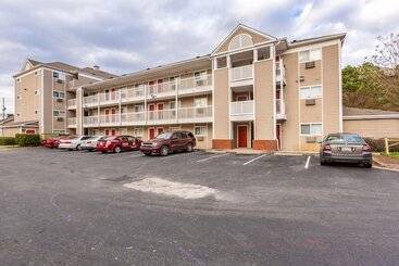 هتل Hometowne Studios By Red Roof Gainesville, Ga