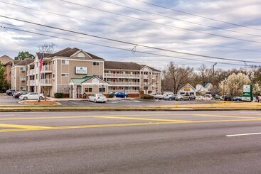 هتل Hometowne Studios By Red Roof Gainesville, Ga