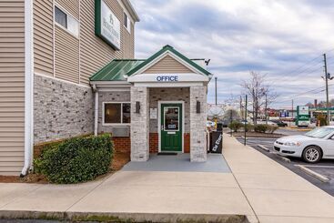 هتل Hometowne Studios By Red Roof Gainesville, Ga