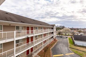 هتل Hometowne Studios By Red Roof Gainesville, Ga