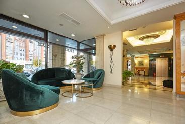 Garni Hotel Master